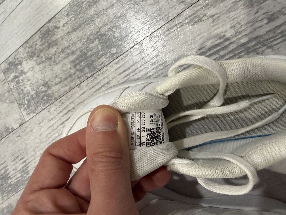 Оригинални детски кожени кецове Adidas номер 33