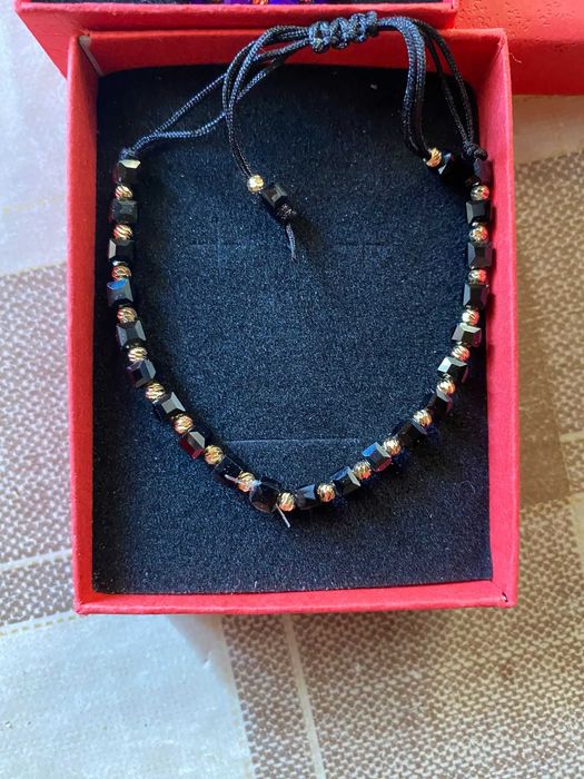 Луксозни гривни изработени от 14 карата злато и хематит