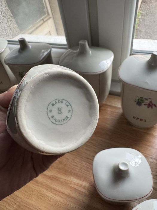 Порцеланови буркани за подправки