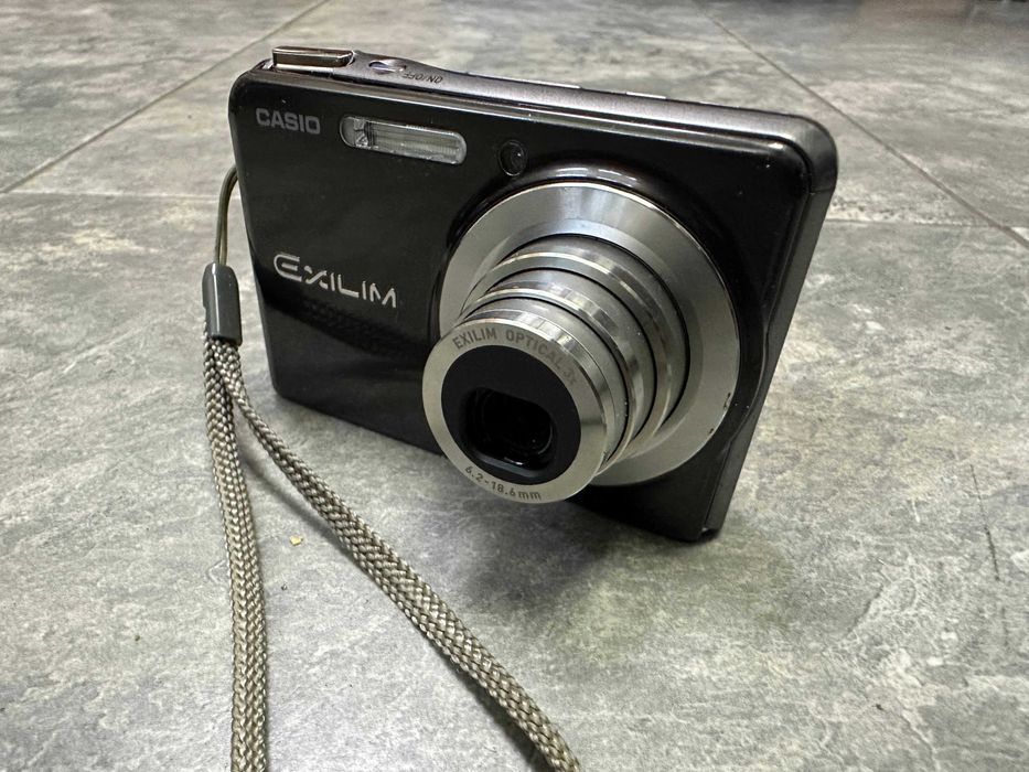 Фотоапарат Casio Exilim EX-S880 - 8 Megapixel, 3-Opt. Zoom