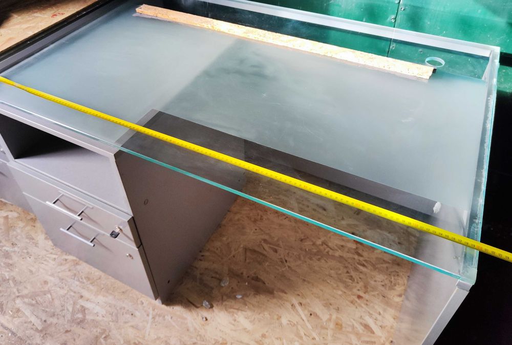 Birouri cu casetiera, cu blat din sticla securizata sau din PAL