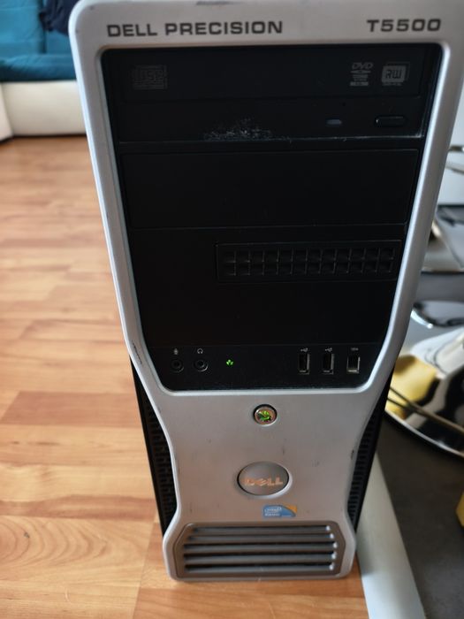 Vând sistem calculator, unitate Dell Precision T5500, display HP ,e,201 , tastatura HP, sistem audio Philips si 2 sateliti