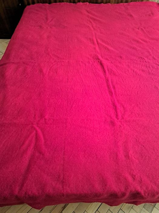 Продава губери чиста вълна 2 бр. бял212/194 -200  лв.   червен190/145