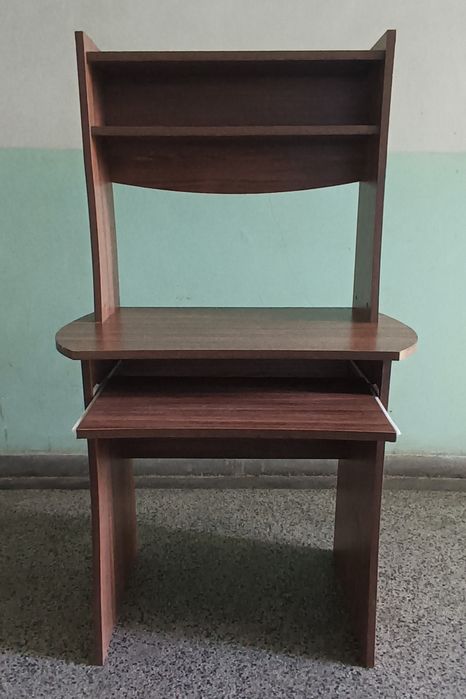 Бюро с надстройка