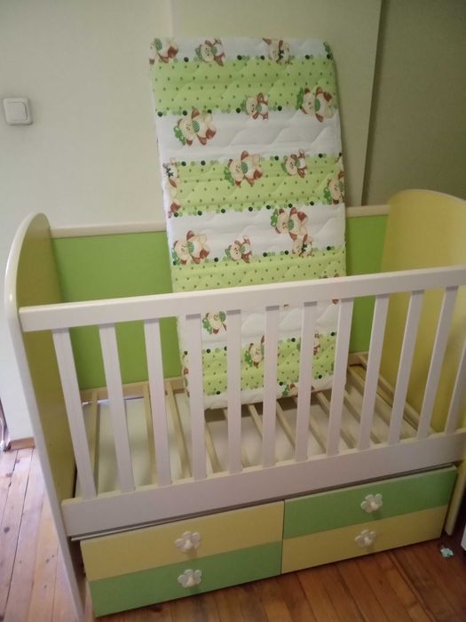 Чисто ново бебешко легло, кошара