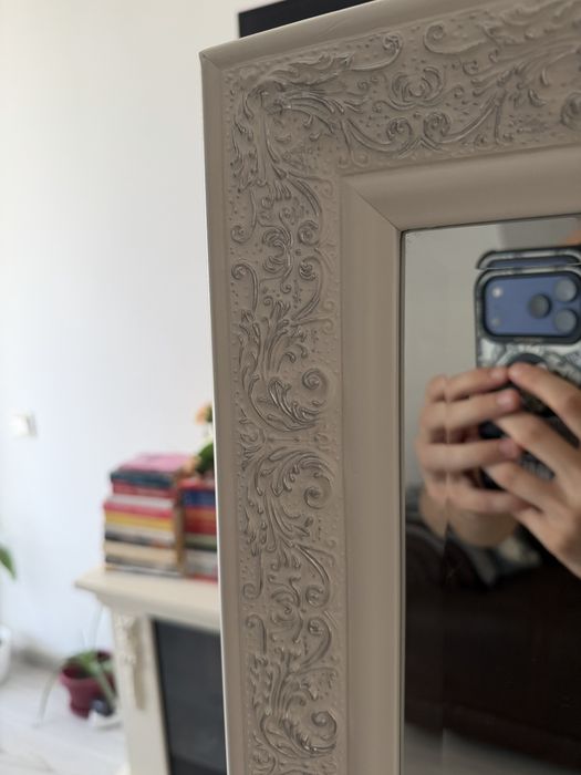 Vând oglindă decorativă cu ramă (pe perete sau de podea) – Stare impecabilă
