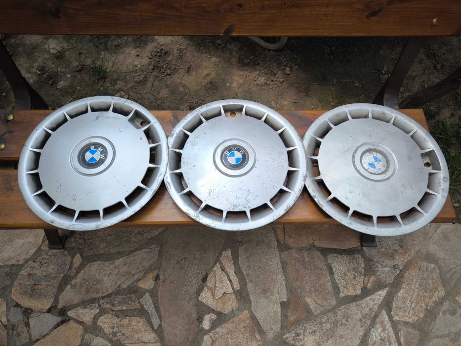 Продавам три броя тасове за BMW 15 инчови.Оригинални.