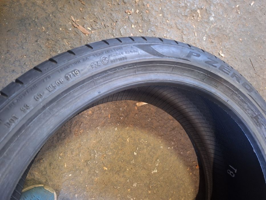 Anvelope Pireli 255/35/19[spate] și 225/40/19 [față]