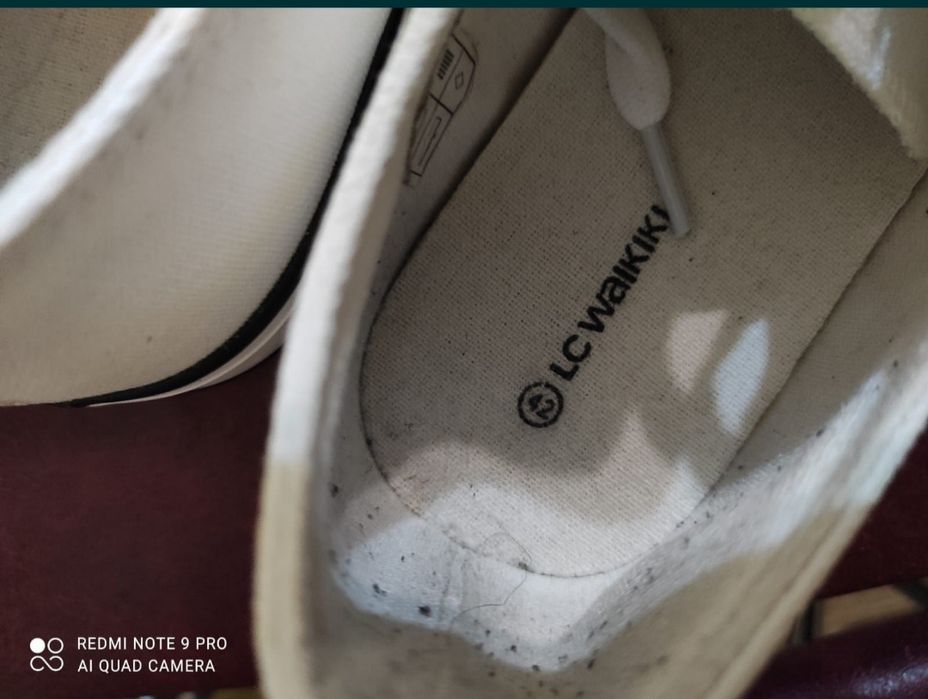 Спортивные кеды, футзалки.