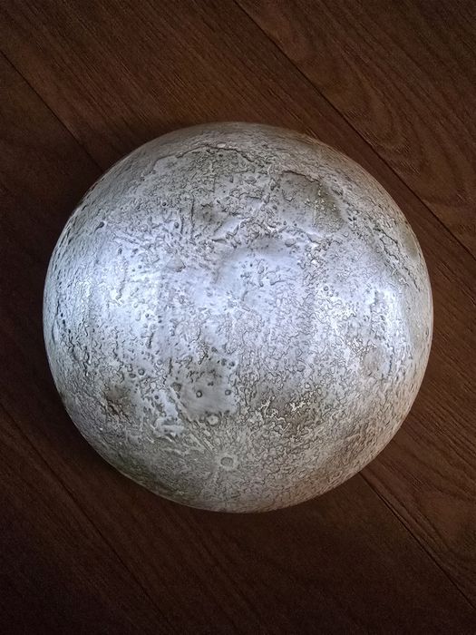 Lampa de veghe in forma de luna