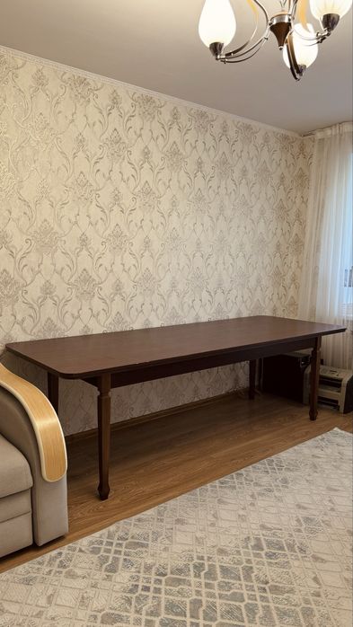 Настоящий деревянный стол