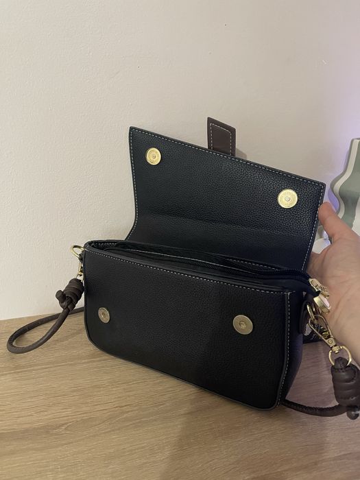 Малка чанта с къса дръжка