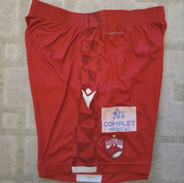 Pantaloni scurti sort Macron FC Dinamo Bucuresti marimea L