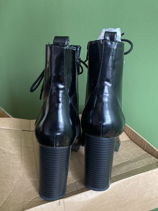 NEW LOOK черни боти кубинки на висок ток 41