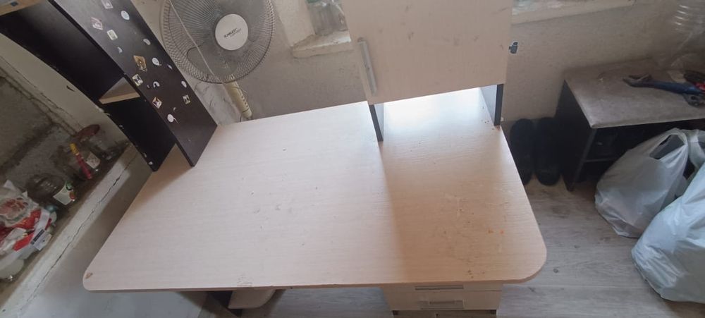 Продам стол компьютерный