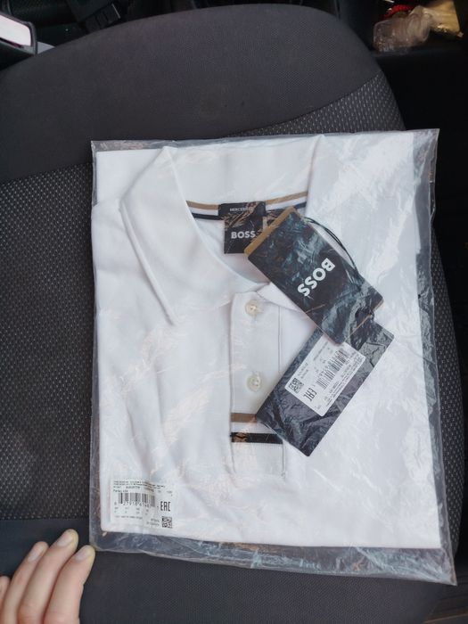 Tricou Hugo boss original se poate vedea și verifica in Sibiu prețului lui este de vreo 100/130 euro preț de vânzare 150 lei