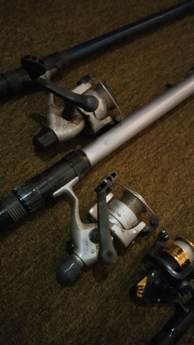 Удочки с катушками.