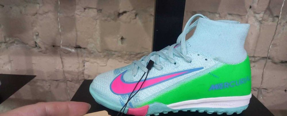 Бутсы футбольные "сороконожки"