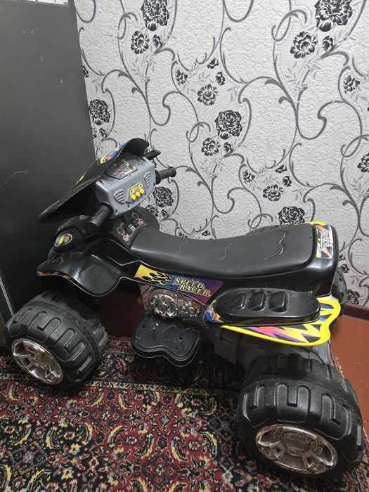 Продам срочно детская машинка квадрацикл.