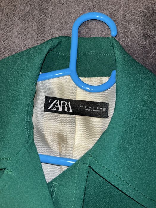 Страхотен зелен тренчкот