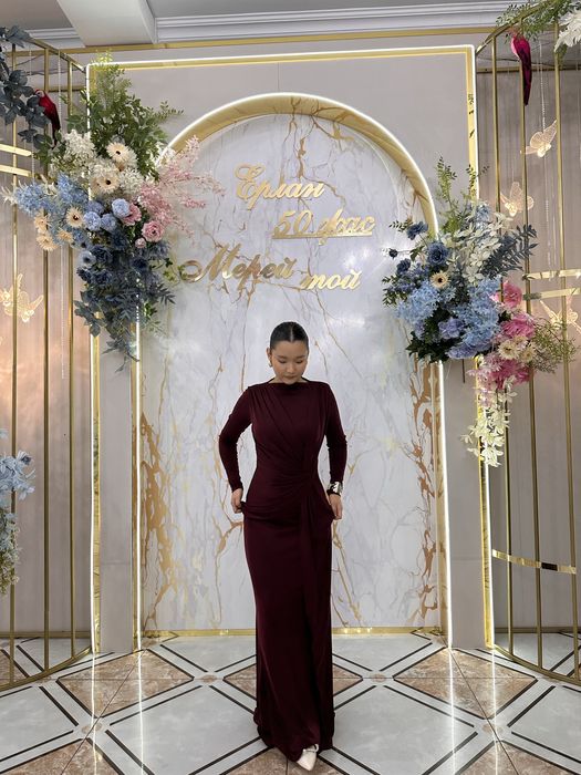 Платье  цена договорная,покупала за 20