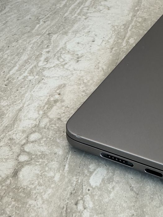 Macbook Air 15” M2 8GB RAM 256GB