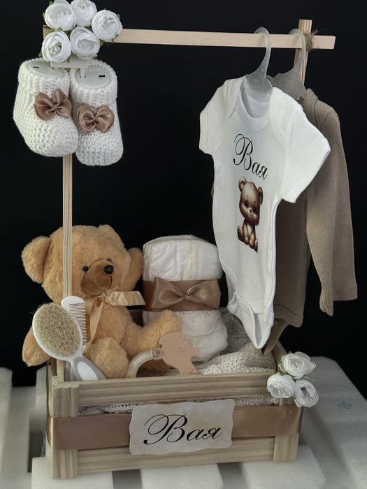 Подарък за погача, изписване или рожден ден- дървено гардеробче