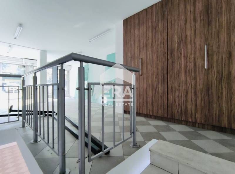 Дава се под наем Магазин в София, Лозенец - 120 кв.м за 900 € - Снимка #1