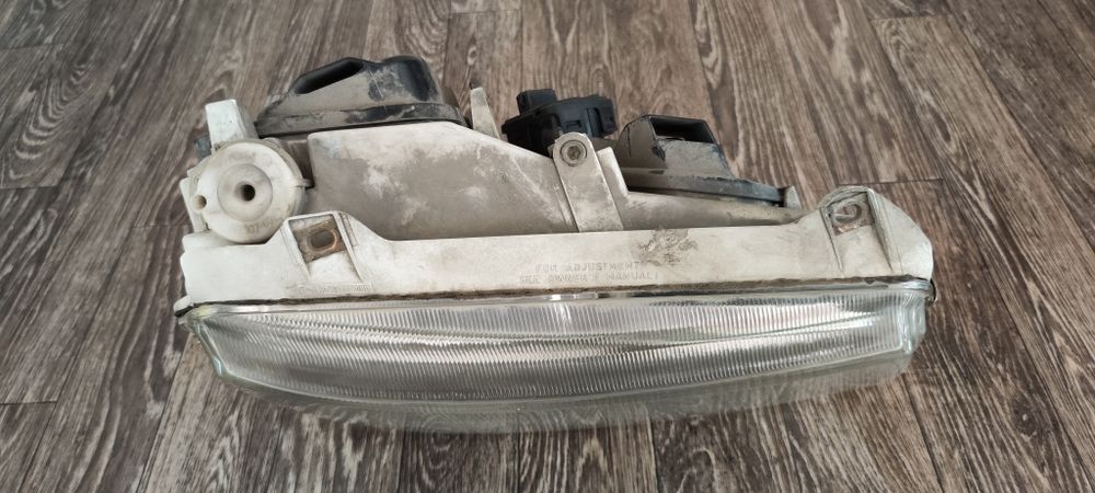 Фара на пассат б4