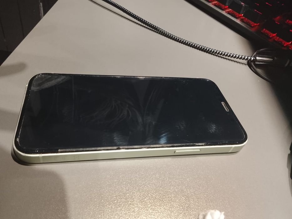 Срочно продам iPhone 12