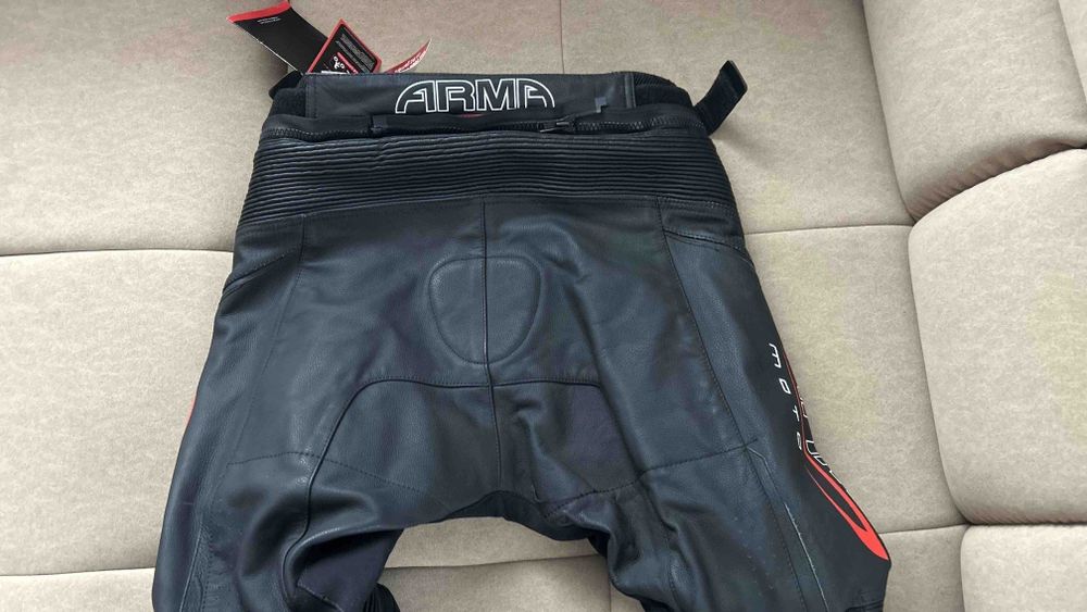 Кожен панталон със слайдери ARMR