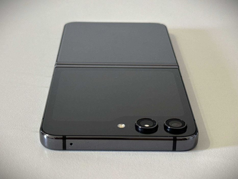 Бартер!Като НОВ! Galaxy Z Flip 5 512GB Graphite (Черен)