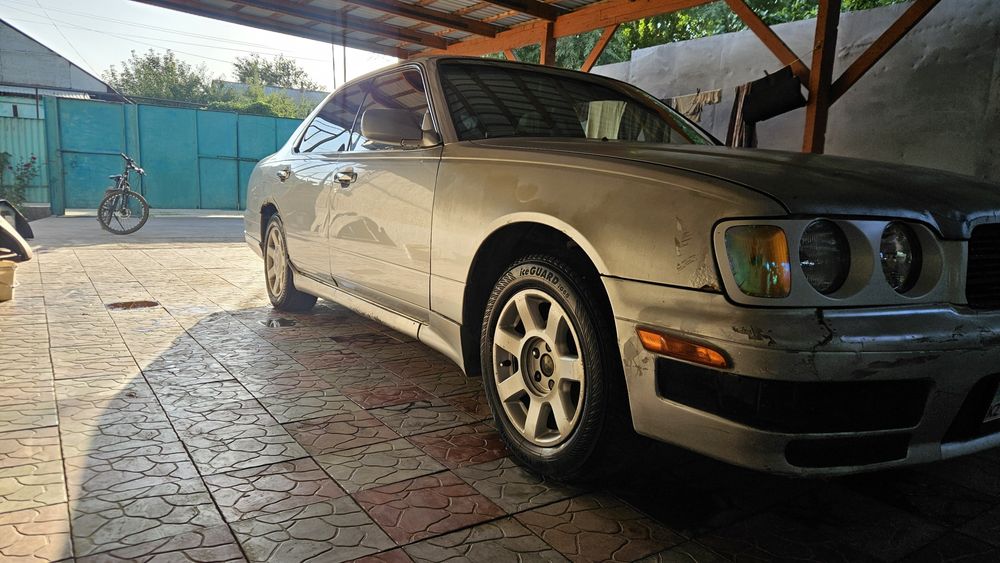 Срочно продаю ниссан