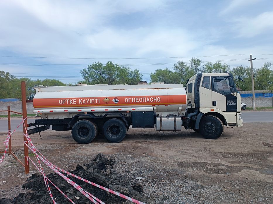 Бензовоз FAW 12м3