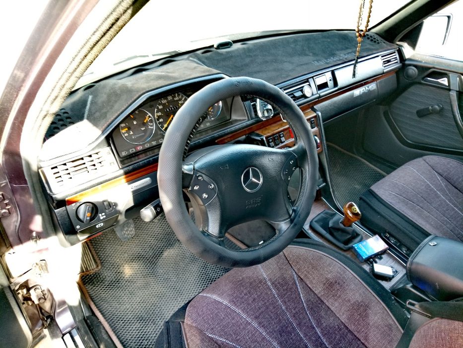 Продам мерседес 124 е230