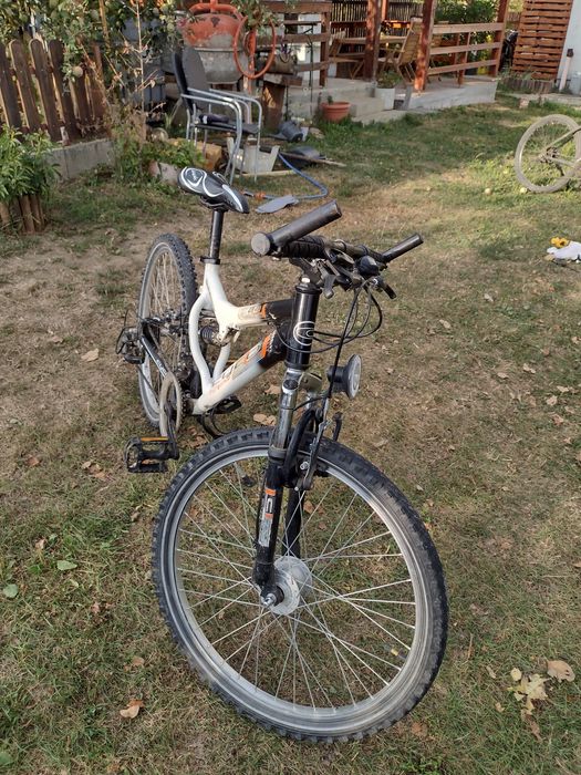 Vând bicicleta suspensie roti 24
