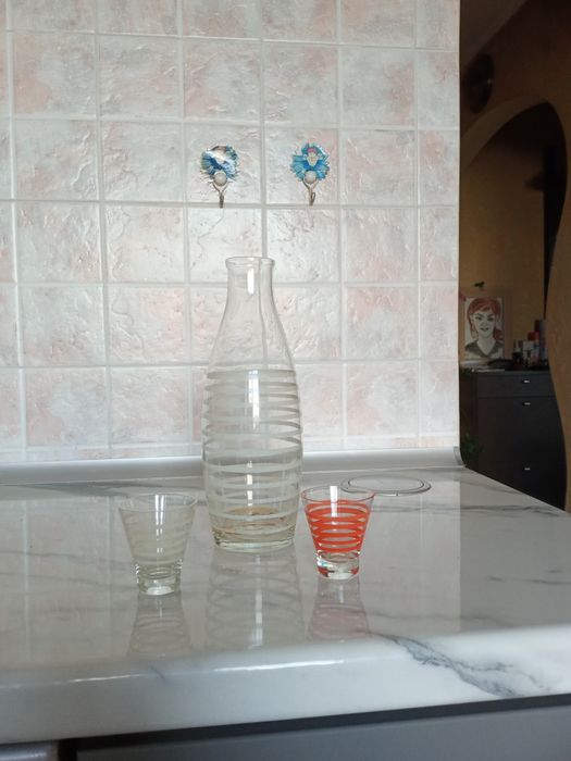 Графин и две рюмки