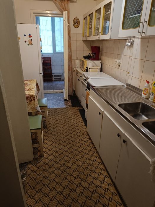 Închiriez avantajos apartament 3 camere decomandat, etaj 2/10