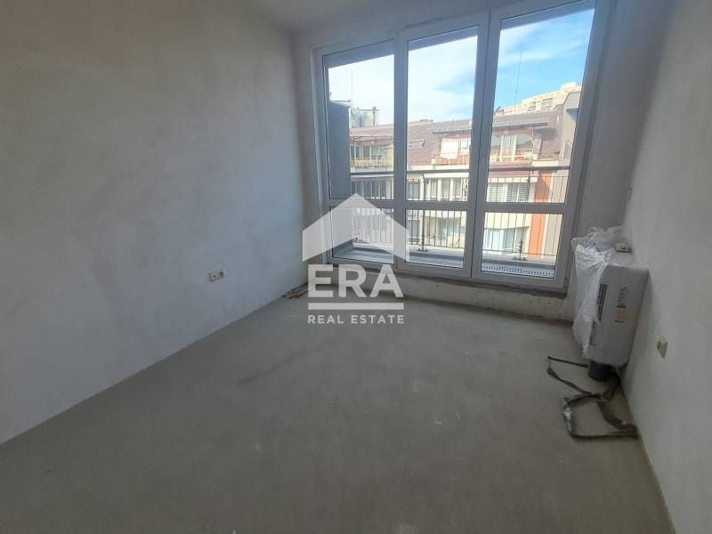 Тристаен източен апартамент за продажба, в жилищен комплекс Вива 3, кв