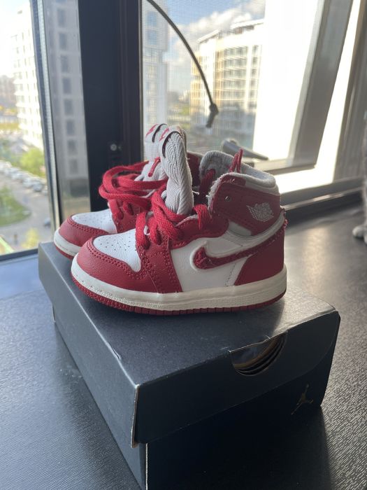 Продам детские кроссовки