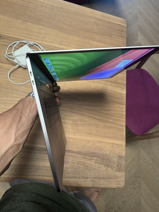 Macbook Pro 15” 2018 i7 16 GB RAM SSD 512 GB