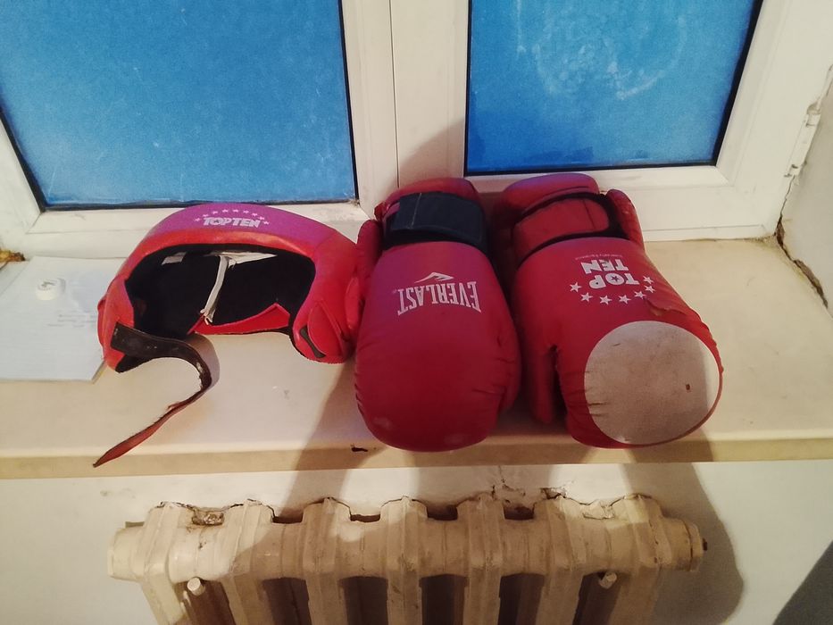 Бокс перчатка бокс