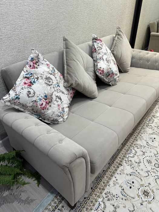 Продам шикарный диван с подушками