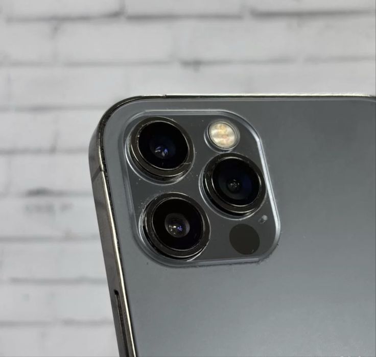 iPhone 12 Pro в идеальном состоянии