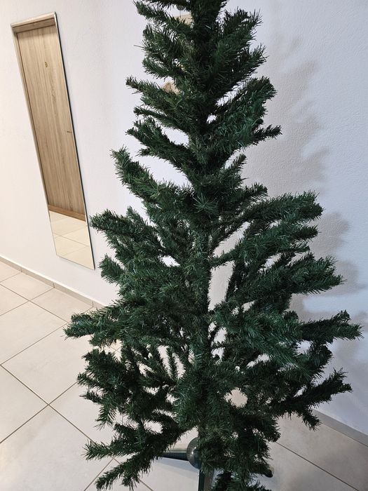 Brad artificial de 180 cm cu suport