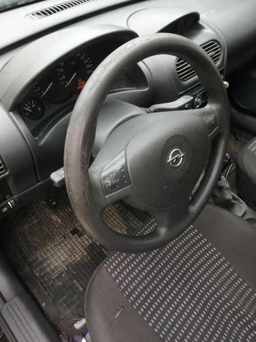 Opel corsa 2004 1.2 benzina, negru,uși .