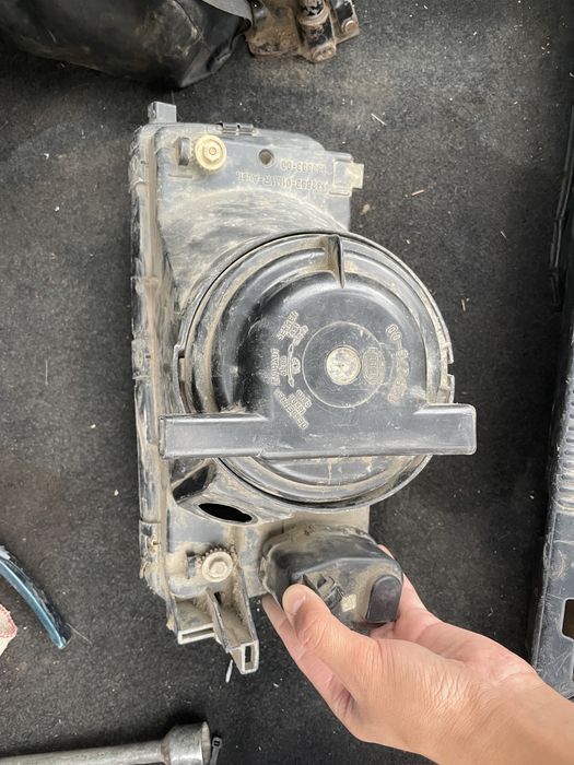 Продается левая фара Audi 80 b/3.