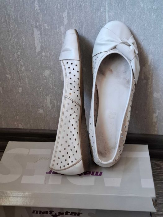 Бели дамски ниски обувки/ балеринки от естествена кожа - размер 40