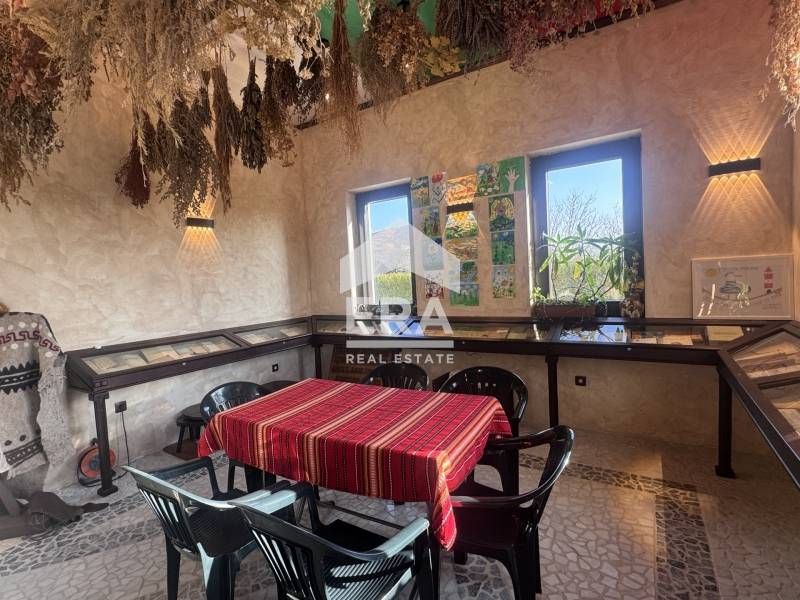 Бизнес имот "Rosarium Bilkarium" за продажба в с. Неофит Рилски , обла