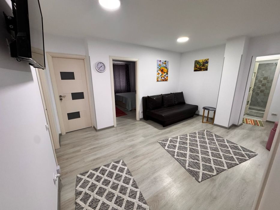 Vând apartament 4 camere Mangalia str.Rozelor